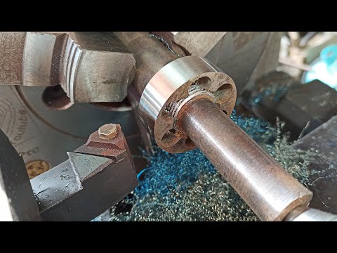 Видео: Нарезаю резьбу на каленой плашке