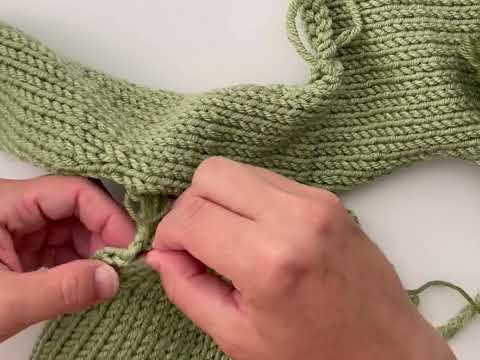 Видео: Серия сшивания свитера 2/4: Втачивание рукава матрасным швом