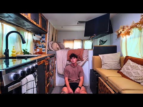 Видео: Каково это — жить в автобусе