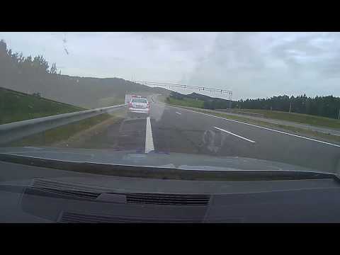 Видео: Преследование BMW X5 M на скорости 250 км/ч