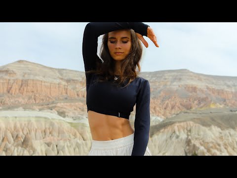 Видео: Как красивая осанка связана с уверенностью в себе и здоровьем? (+личные истории модели)