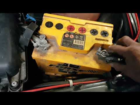 Видео: ВСЕ ДОЛЖНЫ ЗНАТЬ КАК ПРАВИЛЬНО СНЯТЬ - ПОСТАВИТЬ КЛЕММУ НА АККУМУЛЯТОР. МНОГИЕ НЕ ЗНАЮТ ЭТОГО.