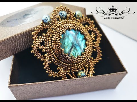 Видео: Брошь из лабрадора.