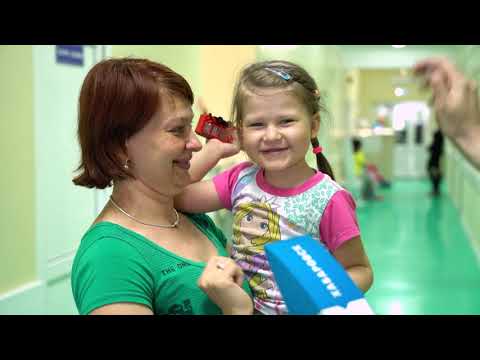 Видео: Кохлеарная имплантация