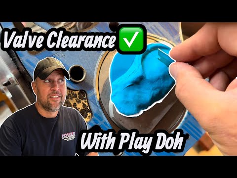 Видео: Как проверить зазор между поршнем и клапаном на двигателе с толкателем.