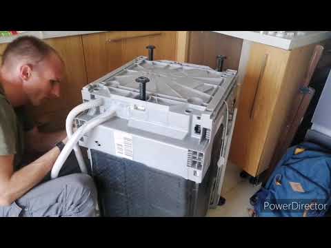 Видео: Посудомоечная машина Siemens. Ошибка e 15. Горит кран, гудит.