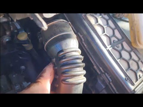 Видео: Трещина пластикового патрубка интеркулера Рено 1.5 dCi. Ошибка DTC 010122 ЦЕПЬ ЗАБОРА ВОЗДУХА.