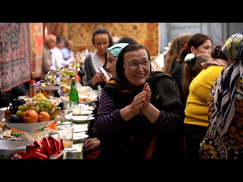 Видео: Свадьба во Дворе лучше, чем в Банкетном зале