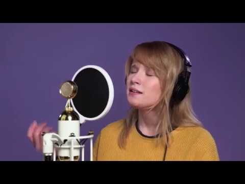 Видео: МОНЕТОЧКА :: В чем секрет ее пения? Как петь в манере Лизы Монеточки?