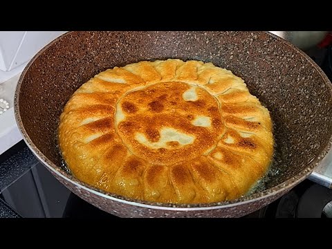 Видео: Мясной Пирог на сковородке. Такие лепёшки с мясом съедаются в один миг