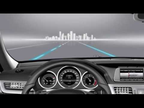 Видео: Улучшенная активная система удержания полосы движения Е-Klasse.