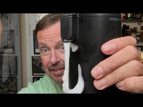 Видео: Первое использование: бритвенная машинка OneBlade LTHR с горячей пеной, бритва Genesis, помазок S...