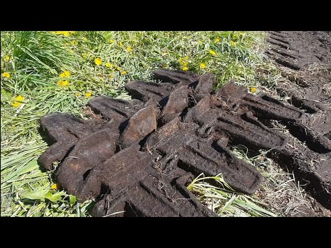 Видео: МЕТАЛЛОКОП. Хорошее железо на торфоразработках. Уаз опять выручает.