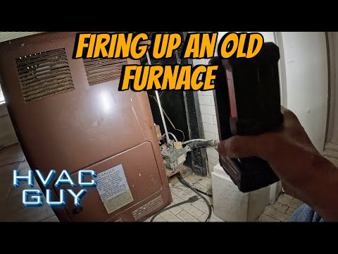 Видео: Помогаем клиенту впервые использовать печь!