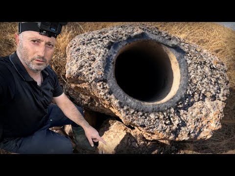Видео: Охотник за сокровищами внезапно замолчал, увидев ужас внутри колодца