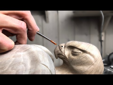 Видео: Я вырезал упавшего ястреба из орехового дерева