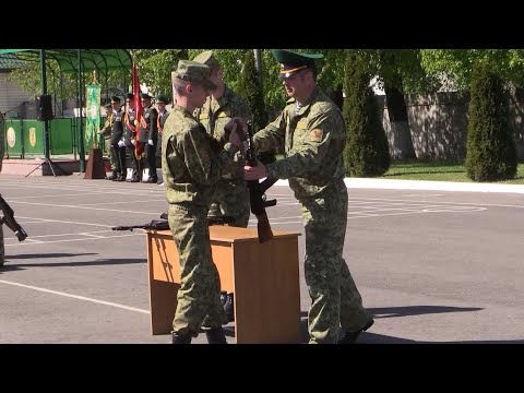 Видео: Пинский погранотряд. Вручение оружия новобранцам