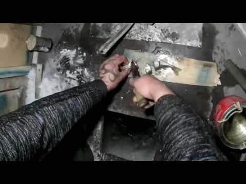 Видео: Налим на зимнюю удочку вечером(Вот такой клёв)