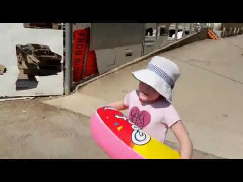 Видео: Поход в бассейн Кибуц Мерхавия репатриация в Израиль