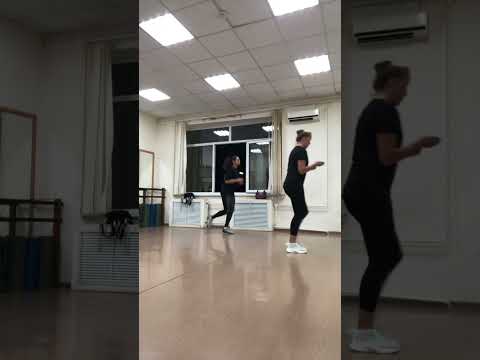 Видео: Руки с гантелями по 2 кг.!