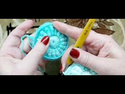 Видео: Вяжем цветок из витых столбиков ковровым крючком для Фриформ.