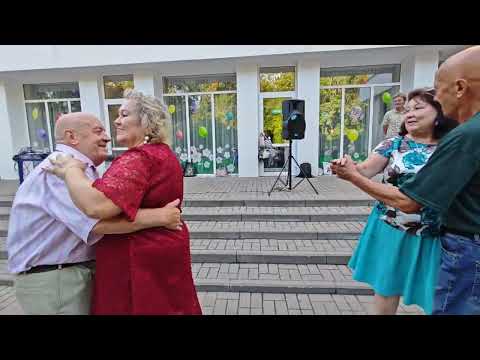 Видео: 10.08.24г..."Две Чашки кофе"... Игорь Янакий... звучит в Гомельском парке...