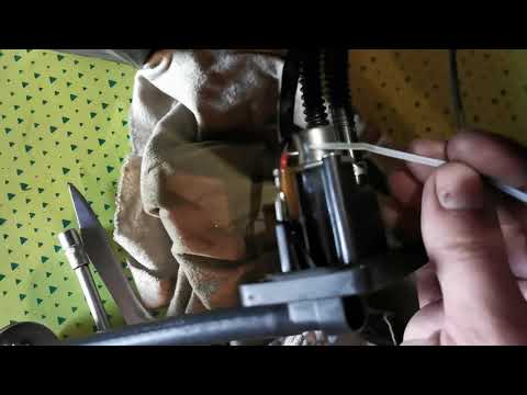 Видео: KTM 690 SM регулировка давления топлива или как гвоздик с экономил много т.р.