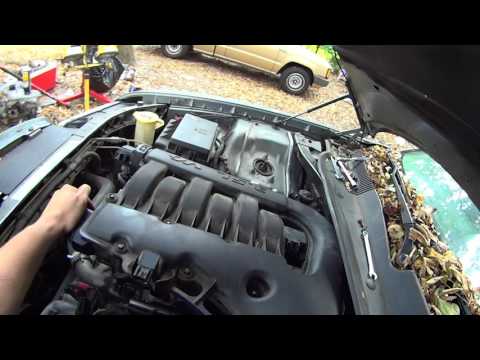 Видео: Как заменить свечи зажигания на 3,5-литровом Chrysler 300, Dodge Charger, Magnum