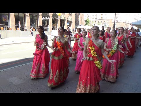 Видео: 2021 06 05 Харинама Gaura Shakti Кузнецкий Мост (1/2). Harinama in Moscow (Russia)