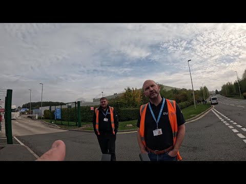 Видео: Мы рекомендуем вам надевать светоотражающие очки, когда стоите за бордюром! 😲🎥🛸❌