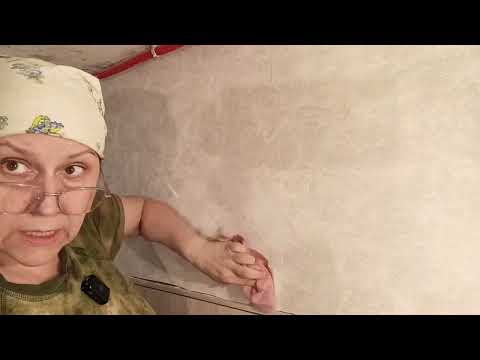 Видео: Как подклеить стыки обоев