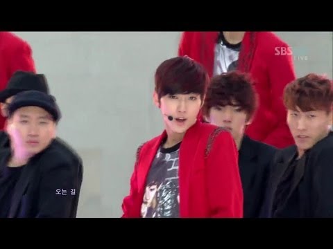 Видео: B1A4 [Walking] @SBS Inkigayo Популярная песня 20121125