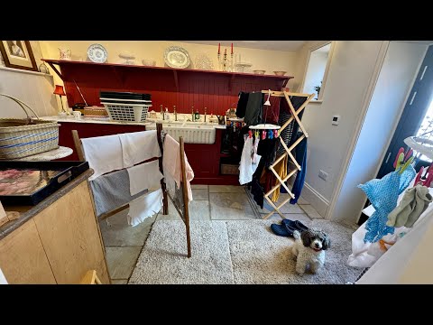 Видео: 🧺 Что делать, если стирка вас утомляет 🧺 Мотивация к стирке в реальном времени #мотивациястирки