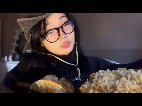 Видео: АСМР мукбанг / ответы на вопросы 🍜 ТИХИЙ ГОЛОС 💓