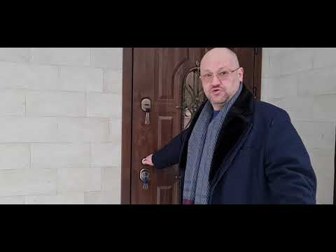 Видео: Регулировка прилегания металлической двери. Уплотнение двери