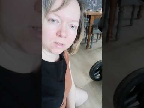 Видео: Лайфхак Убираем сколы на коляске