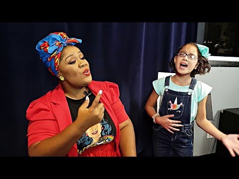 Видео: 😱 Уникальный голос! Девочка поёт I Will Always Love You с тренером по вокалу 🎤🔥 (с рус субтитрами)