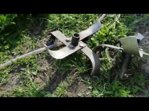 Видео: Мотоблок Ока мб 1д1,окучивание картофеля