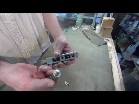 Видео: Балеринка для врезки розетки в деку гитары. Hand rosette cutter for luthiers.