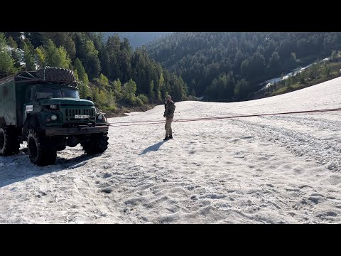 Видео: ЗИЛ 131-Бабай. Ледник. Медведи.