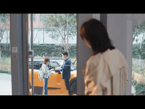 Видео: Муж тайно встречается с любовницей, не зная, что жена стоит позади и всё видит.