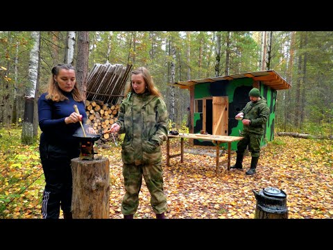 Видео: С ДЕВУШКАМИ НА ТАЕЖНОЙ ИЗБЕ | БОЛОТО С ЛЕШИМИ | БАГУЛЬНИК | ЛЕС