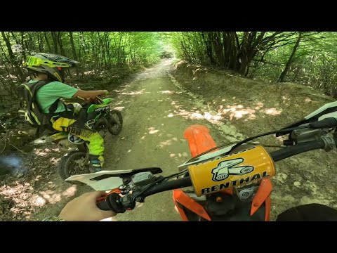 Видео: Тревата е по-висока от него!🤯 KTM sx85 2018 и Kawasaki kx65 2011