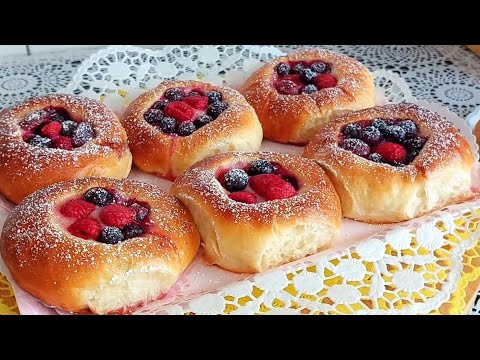 Видео: ВАТРУШКИ НА КЕФИРЕ С ЯГОДАМИ/ Это и Красиво и Вкусно!!!!!