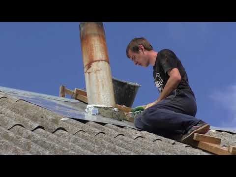 Видео: Ставим цементно асбестовую трубу для печи..