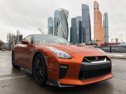 Видео: Шахтёр из Кировска катит на Nissan GTR по Кутузе.