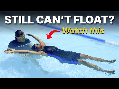 Видео: Как плавать в воде для начинающих | Плавание на спине за 4 шага