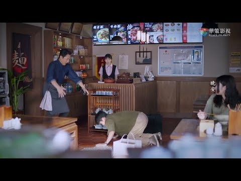 Видео: Сын вернулся из учебы за границей на 9 лет и низко поклонился приемному отцу.