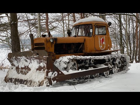 Видео: Трудный запуск ДТ-75Б ,замена пальца гусеницы, уборка снега.