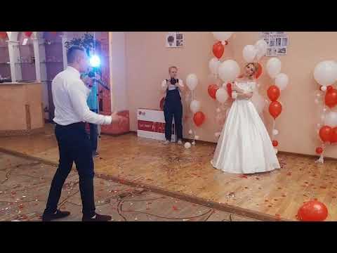 Видео: Жених читает рэп! Невеста и все гости в Шоке!)